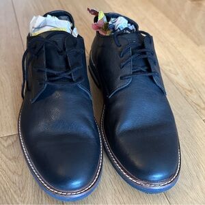 Bostonian Dezmin, plain black leather dress shoes. Size 11.